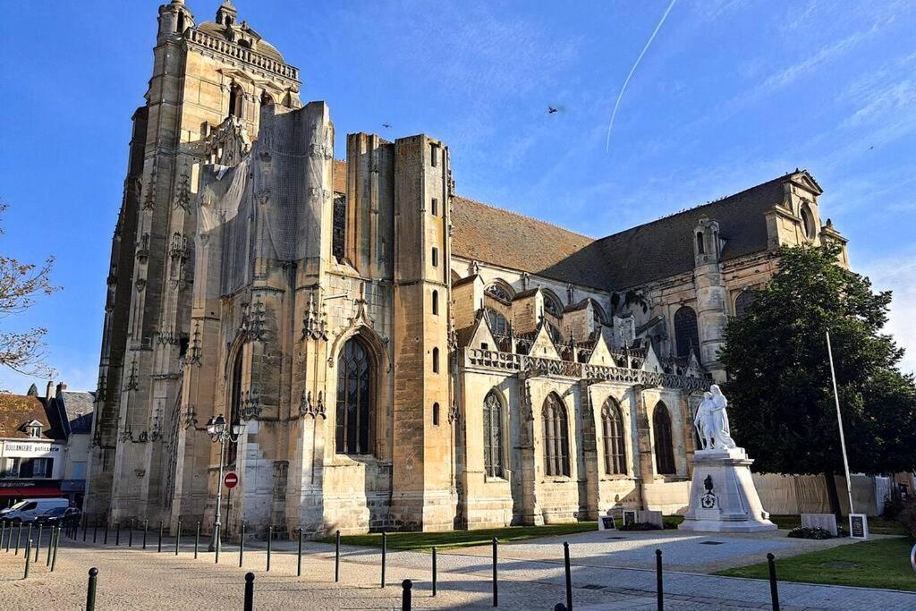 Le Saint-Pierre T2 Cosy en plein Centre ville Dreux Extérieur photo